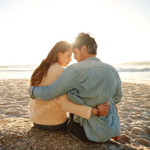 Preview: They found a romantic spot on the beach