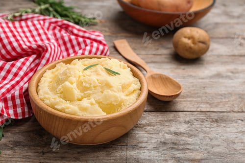Preview: Bowl with tasty mashed potato on wooden table