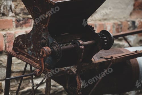 Preview: old manual mechanism for pressing grapes