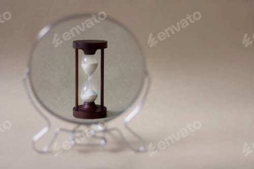 Preview: Reflection of an hourglass in a mirror