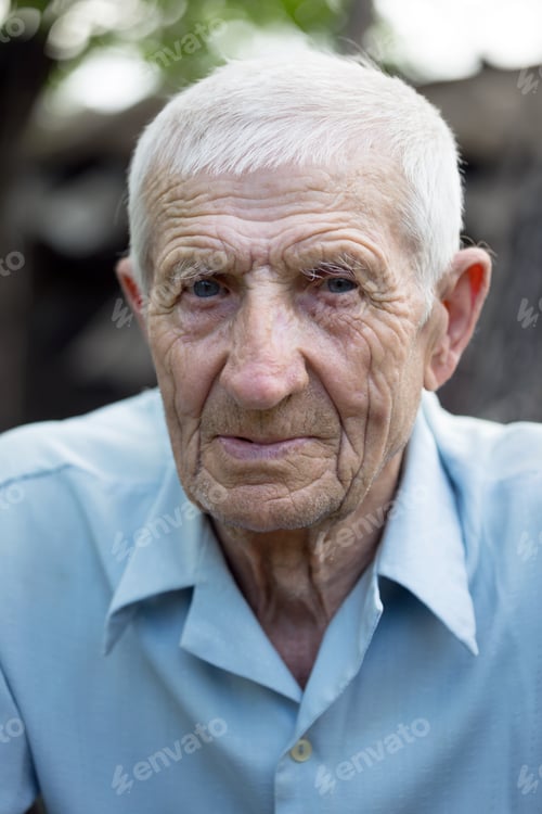 Preview: portrait senior man