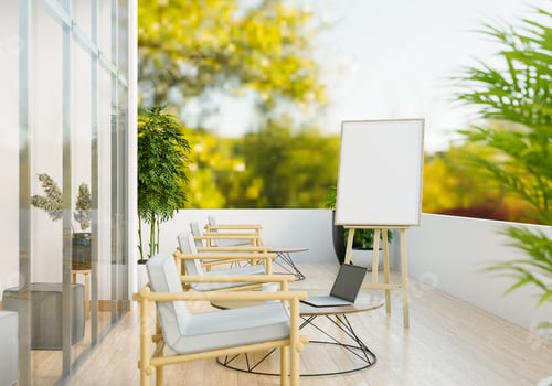 Visualização: A sala de trabalho consiste em uma bancada de trabalho e uma moldura na parede.