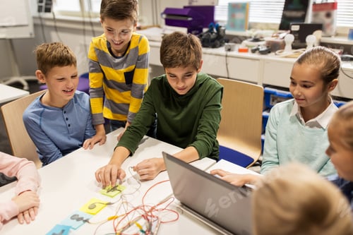Preview: kids, laptop and invention kit at robotics school