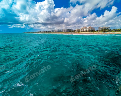 Preview: The Lake Worth Florida Pier / Waves