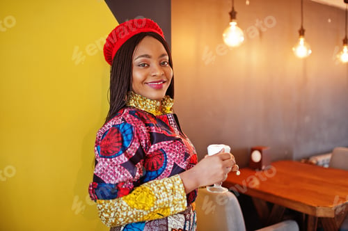 Preview: Beret woman