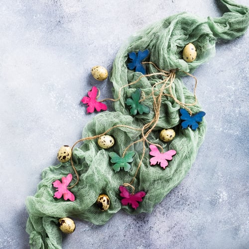 Preview: Wooden colored butterflies with easter eggs