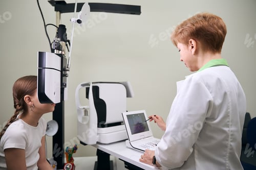 Preview: Girl with two pigtails is on an appointment with ophthalmologist