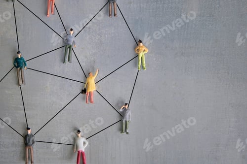Preview: Miniature people connected with arrows.