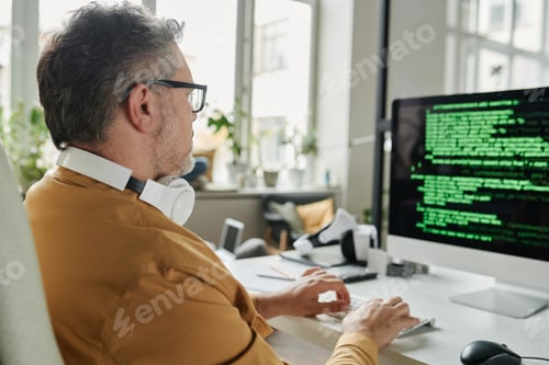 Preview: Selective focus on mature IT engineer decoding information
