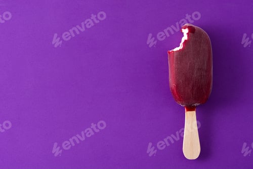 Preview: Strawberry popsicle on violet background