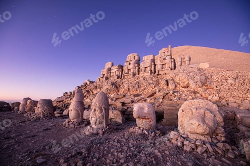 Preview: Nemrut Mountain and giant statue heads from1st century BC, in Adiyaman, Turkey.