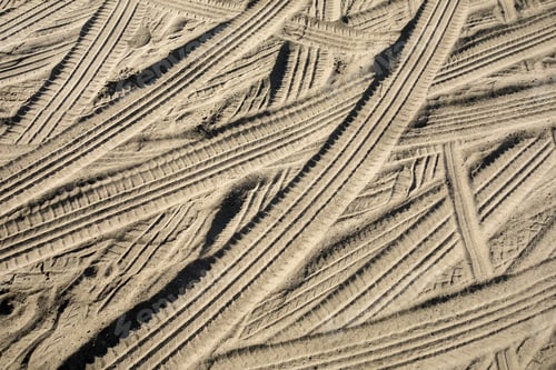 Preview: Car tire tracks in the sand