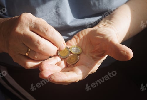 Preview: the old man's hands that count coins