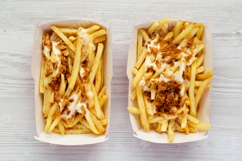 Preview: Top view, french fries with cheese sauce and fried onion in a paper box
