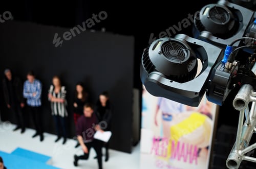 Preview: Fashion show stage lighting