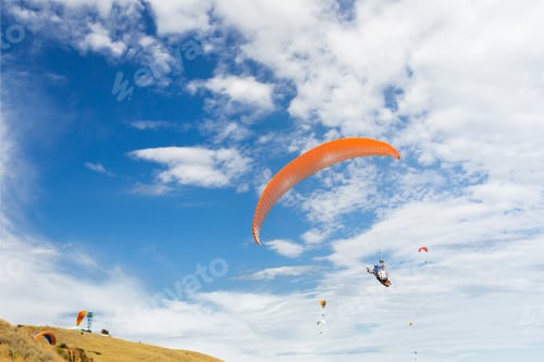 Preview: paraplane flying high up