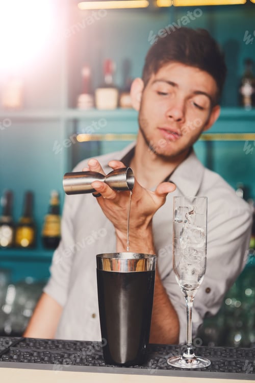 Preview: Barman's hands making alcohol cocktail
