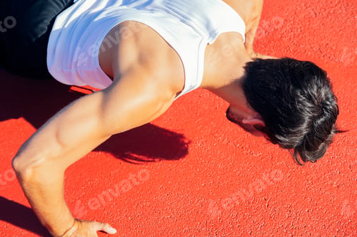 Preview: close-up of a sportsman doing push-ups