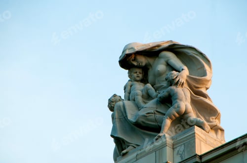 Preview: The Victoria Memorial is a large marble building in Kolkata, West Bengal, India.