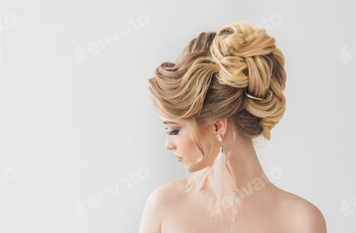 Preview: Glamorous Woman with Elegant Hairstyle and Feather Earrings
