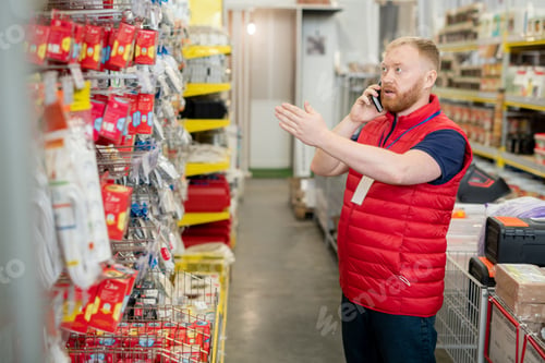 Preview: Confident manager talking to client on smartphone