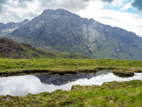 Preview: Views from Sgurr na stri peak in Skye island, Scotland