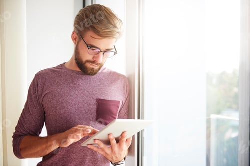 Preview: Focus man working with digital tablet