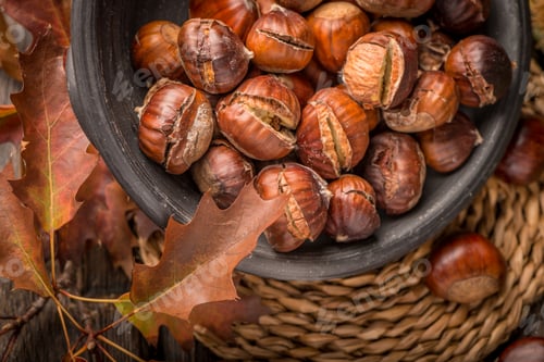 Preview: Roasted chestnuts and leaves