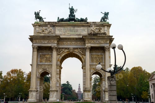 Preview: Arco della Pace and Castello Sforzesco in Milan, Italy
