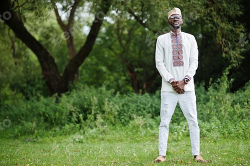 Preview: African family in traditional clothes