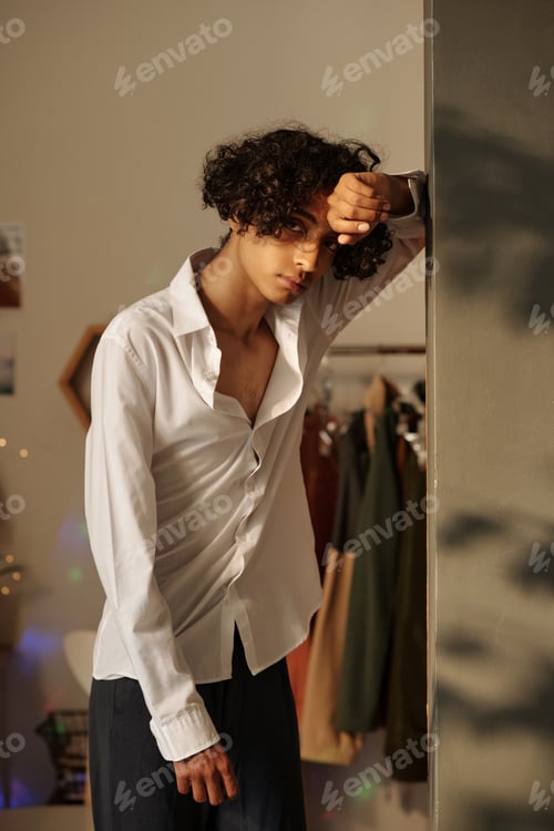 Preview: Young man suffering from hangover