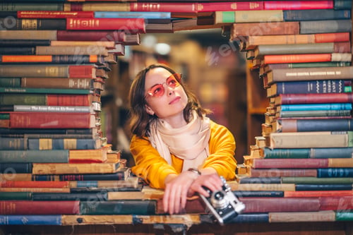Preview: Young girl in a bookstore