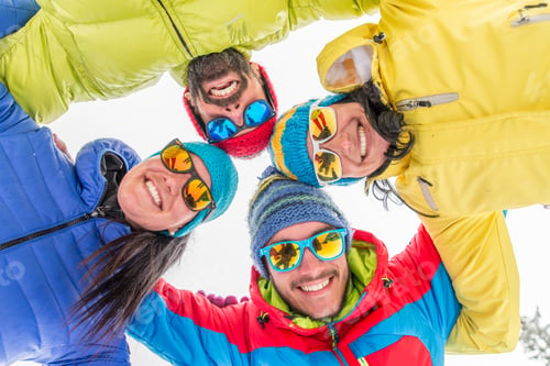 Preview: Snowboarders taking selfie