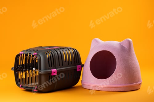 Preview: Cat house and animal carrier cage close up