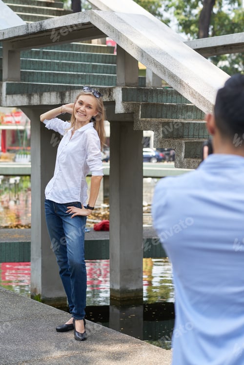 Preview: Smiling Young Woman Posing