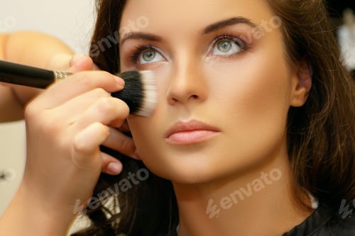 Preview: Model and makeup artist working before photoshoot