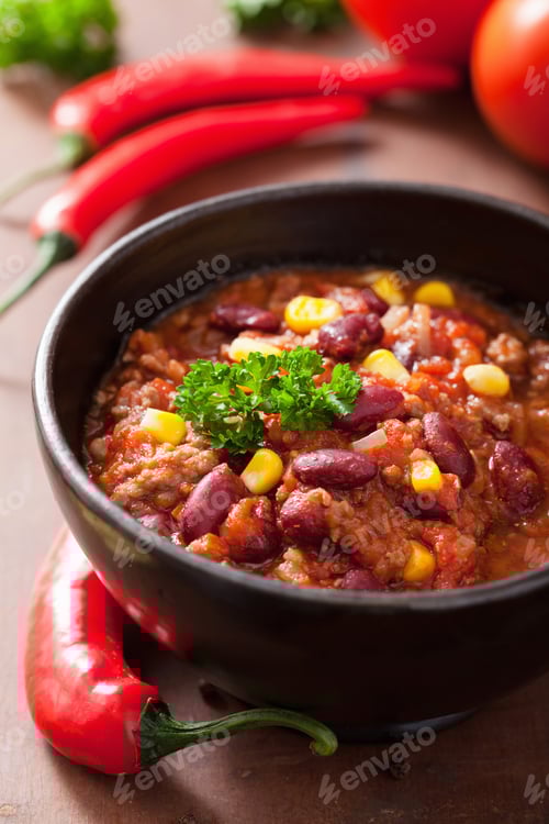 Preview: mexican chili con carne in black plate with ingredients