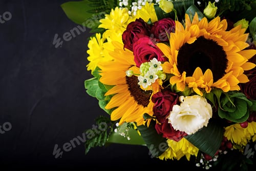 Preview: Beautiful bouquet of different flowers