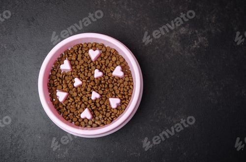 Preview: Dog food in pink bowl with heart shapes on dark background