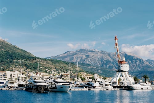 Preview: Crane on a platform near the marina in Porto. Montenegro