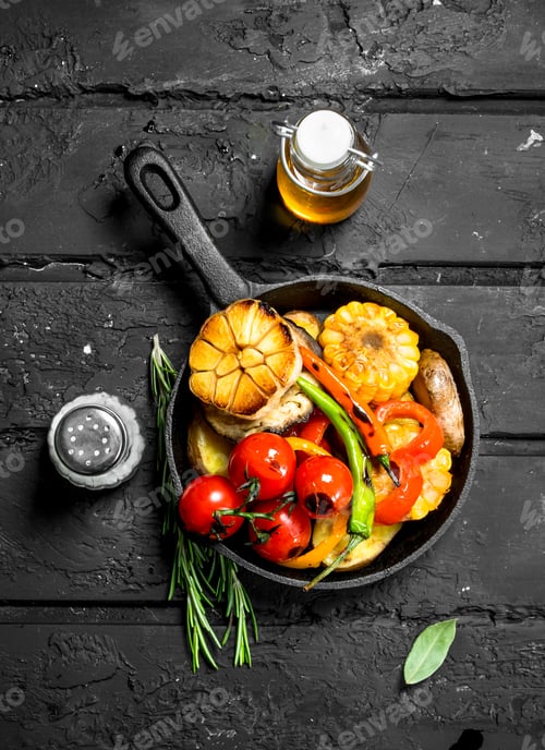 Preview: Different grilled vegetables in a pan.