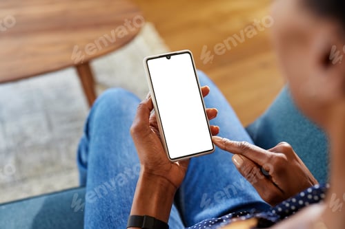 Preview: Close up of african woman using smartphone at home
