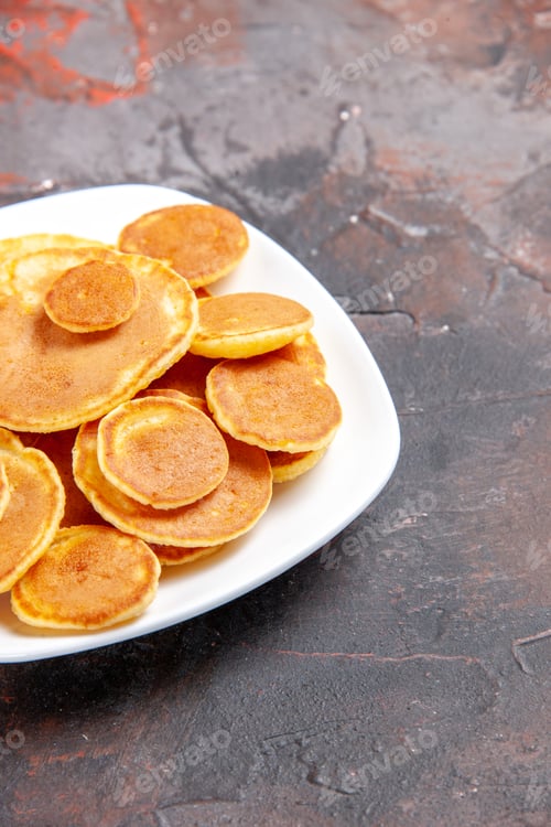Preview: Vertical view of simple pancakes on dark background