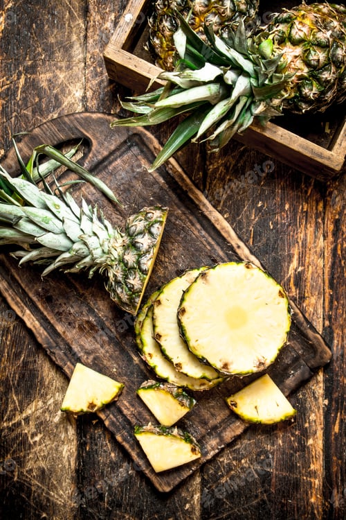 Preview: Sliced fresh pineapple.