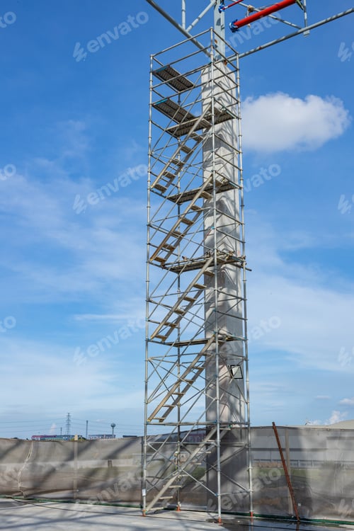 Preview: Scaffolding and steel structure on muddy construction site
