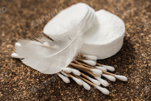 Preview: Cotton Pads and Wooden Cotton Swabs on Cork Surface