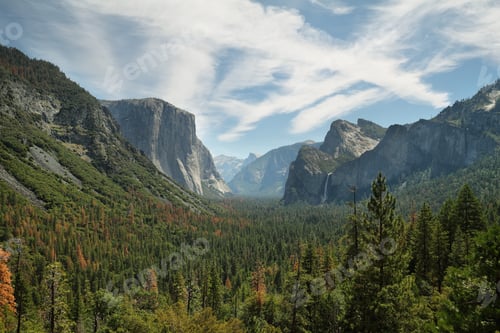 Preview: Views of "El Capitan" and half Dome, Yosemite