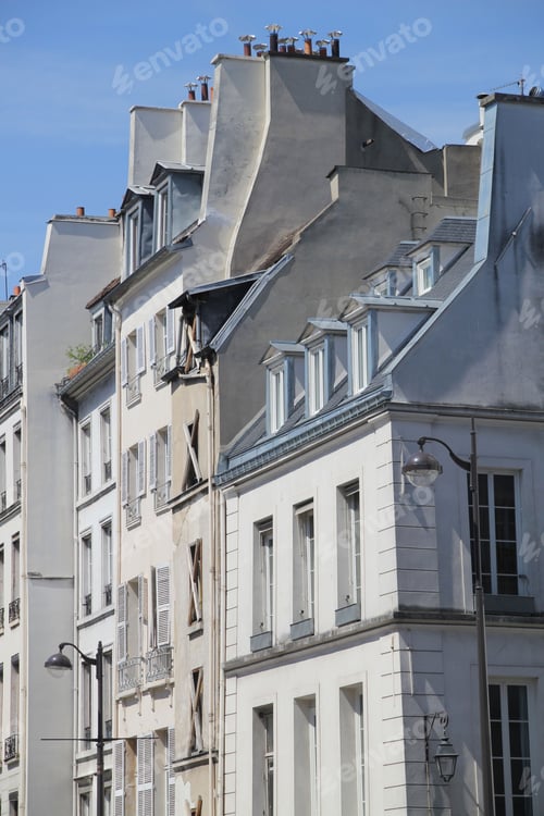 Preview: Charming street view of historic buildings in Paris