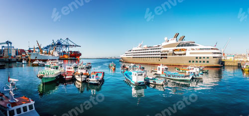 Preview: Panoramic view of Muelle Prat Pier and Valparaiso Harbor - Valparaiso, Chile
