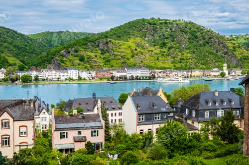 Preview: Sankt Goar and Sankt Goarshausen on bank of Rhine River